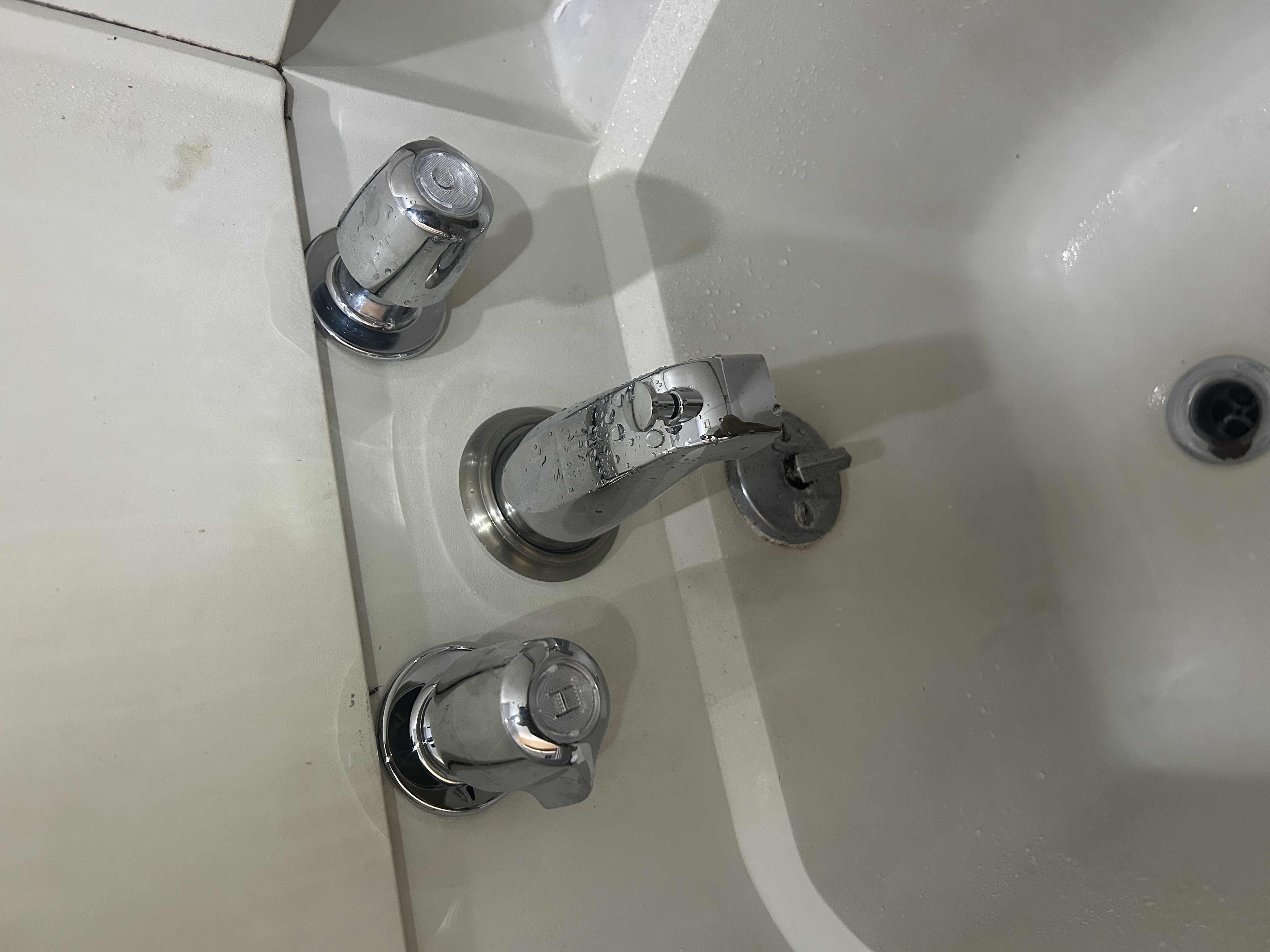 Youngsville plumber fixes bathtub leak