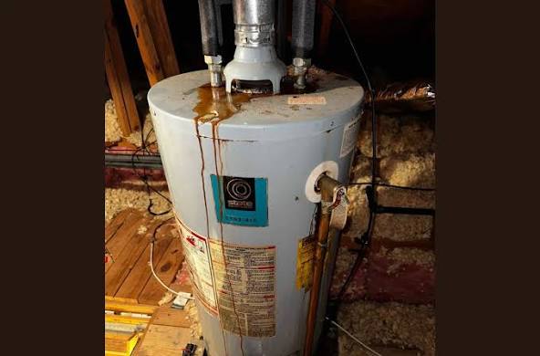 🚿 Warning Signs Your Water Heater May Be About to Fail 🚨